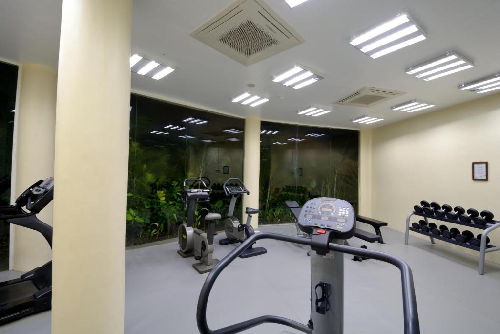 Trenažieru zāle Ocean Paradise Resort & Spa viesnīcā.