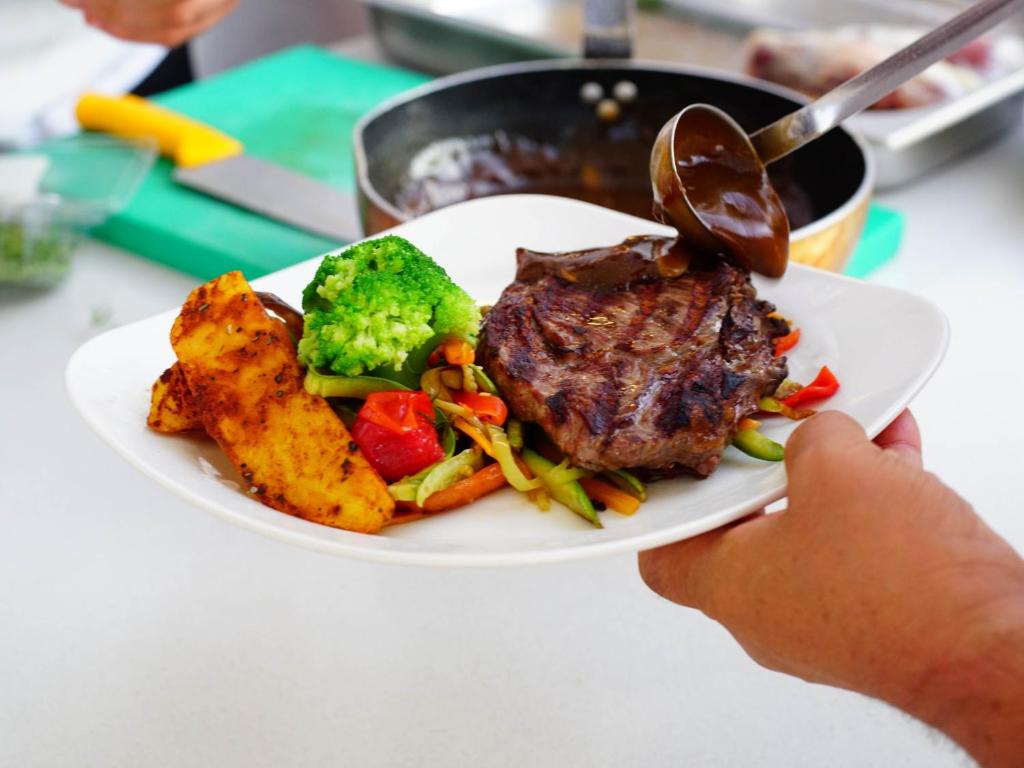 Gards gaļas ēdiens ar dārzeņiem Blue Dreams Resort & Spa