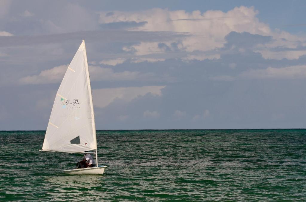 Burāšana piekrastē pie Ocean Paradise Resort & Spa.