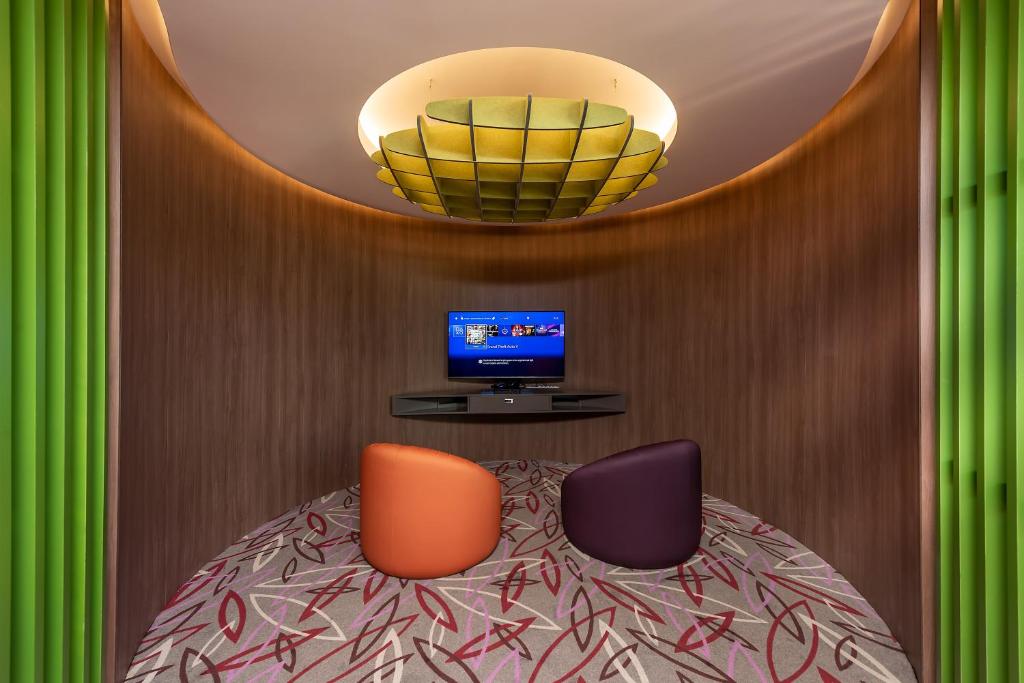 Mūsdienīgs sēdvietu stūrītis ar televizoru, Cornelia Diamond Golf Resort & Spa