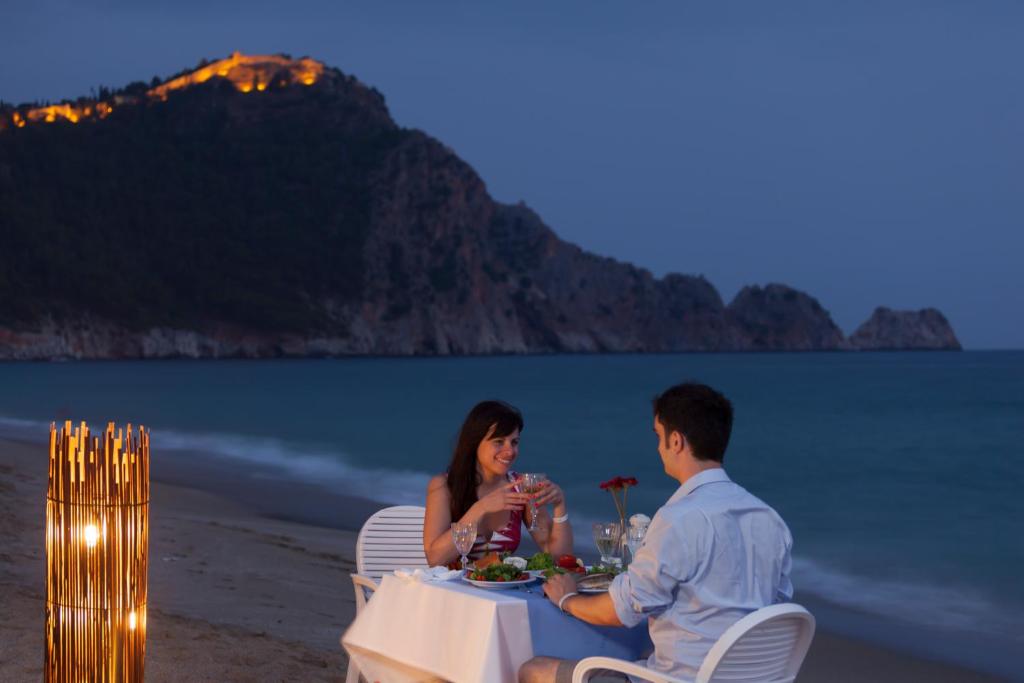 Romantiska vakariņas piekrastē viesnīcā Xperia Saray Beach
