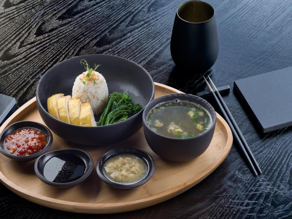 Gards ēdiens ar rīsiem, vistu un zupu LUX* Grand Baie