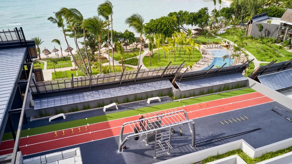 Vingrošanas laukums pie LUX Grand Baie ar skatu uz pludmali