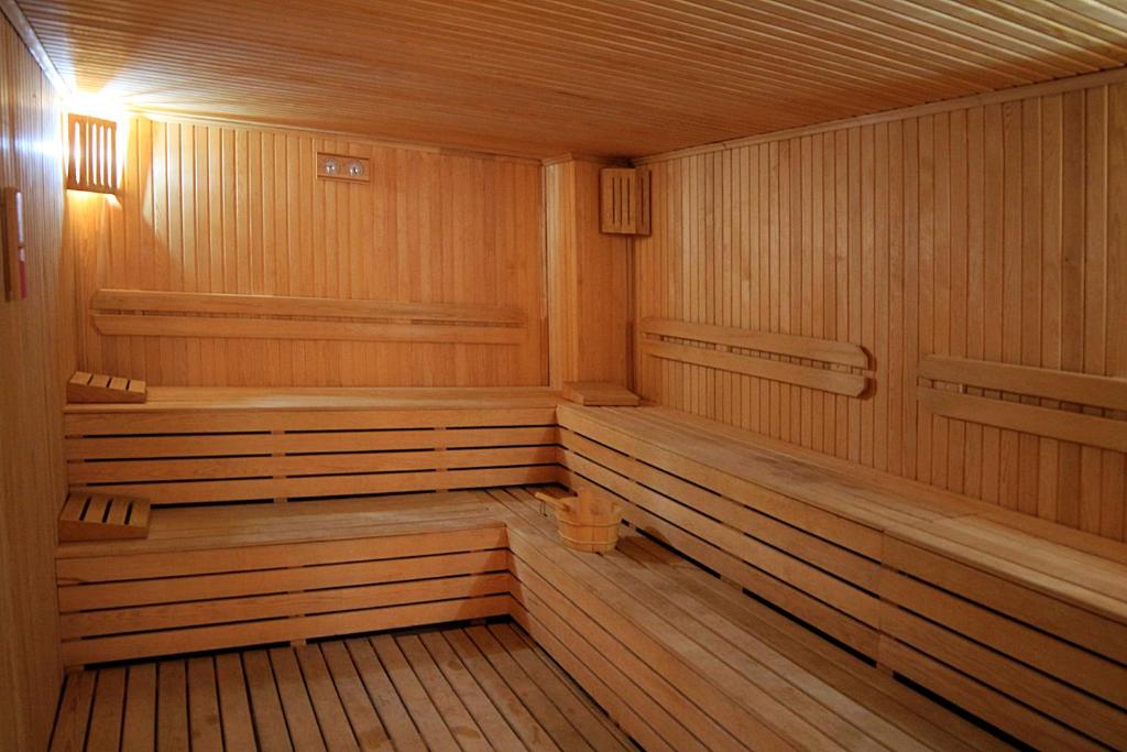 Sauna ar koka interjeru viesnīcā Club Aqua Plaza