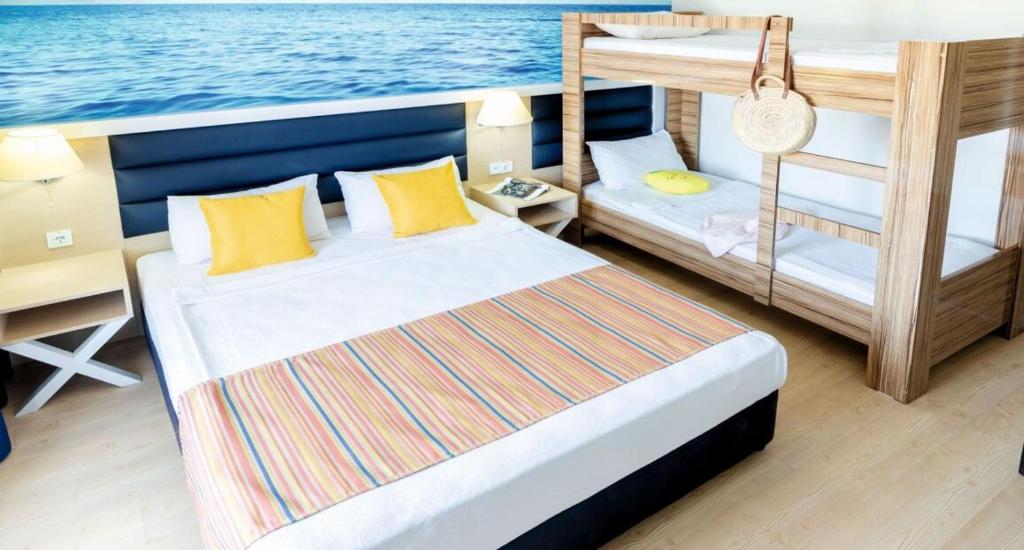 Numurs piekrastē ar divguļamo gultu un bērnu gultām, Club Aqua Plaza