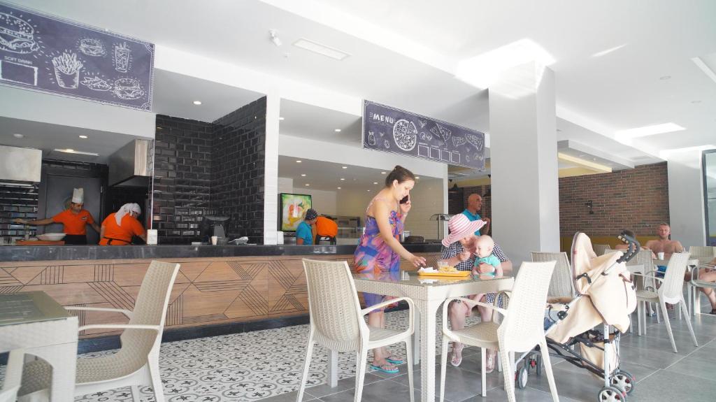 Restorāns Club Aqua Plaza ar ģimenēm un bērniem