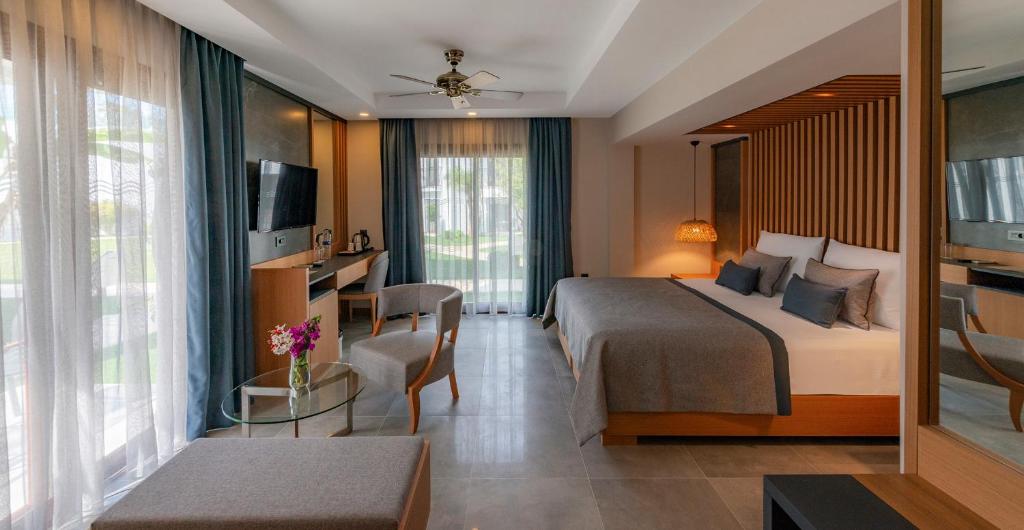 Mūsdienīgs numurs ar balkonu un dārza skatu, Samara Hotel Bodrum