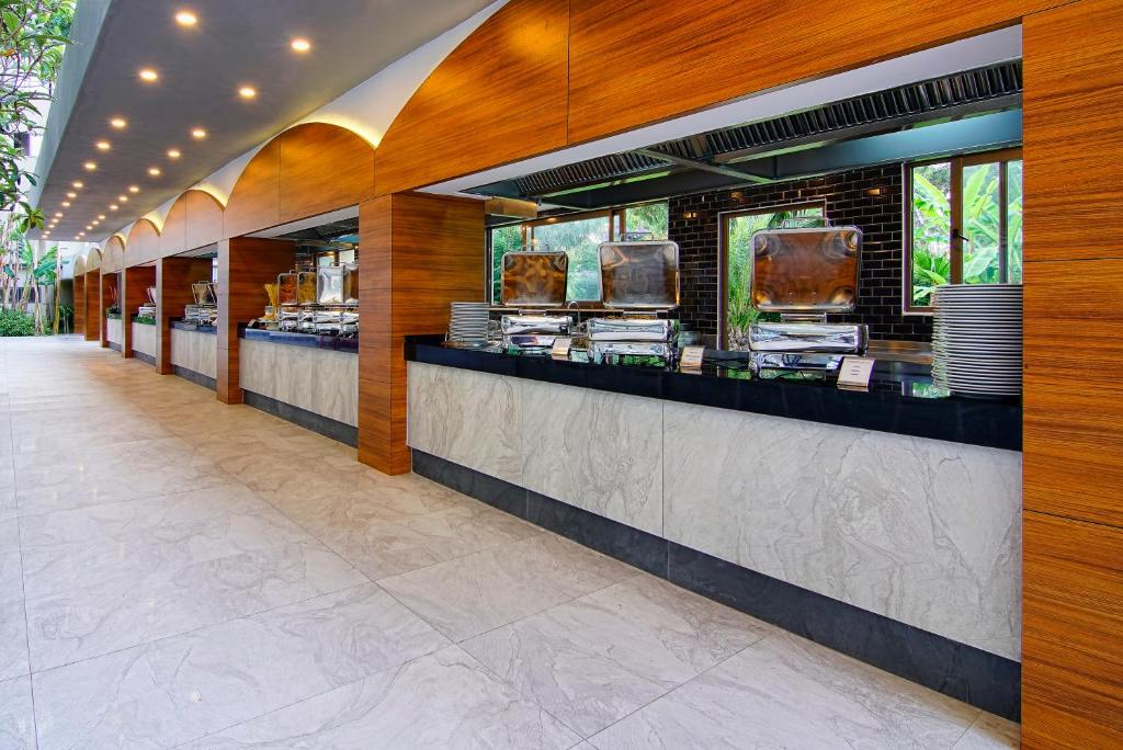Bufetes galds Rai Premium Tekirova ar plašu ēdienu izvēli