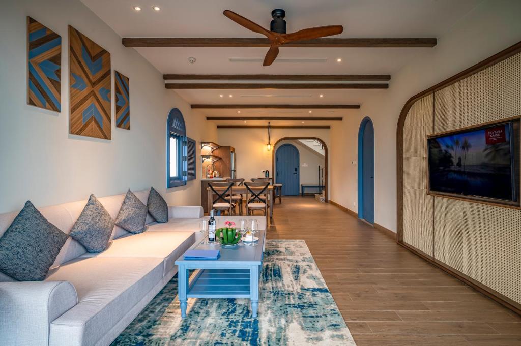 Centara Mirage Resort Mui Ne luksusa numurs ar modernu dizainu.