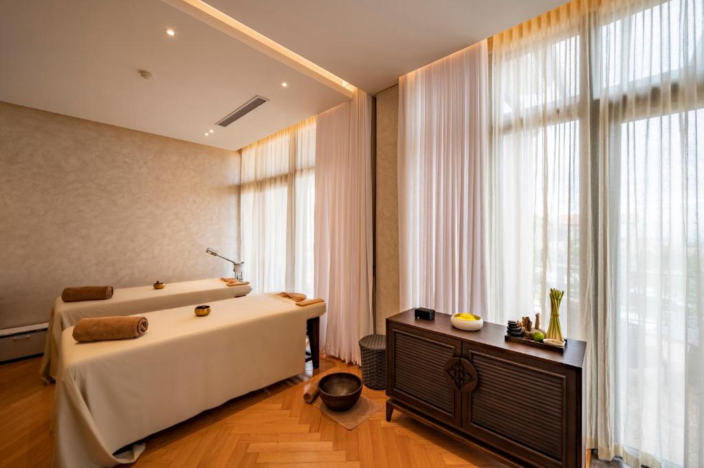 Spa telpa ar masāžas galdiem Centara Mirage Resort Mui Ne