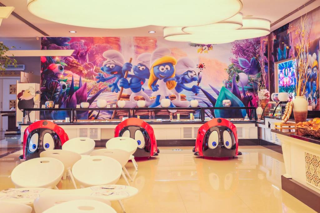 Ģimenēm draudzīgs restorāns viesnīcā Crystal Prestige Elite