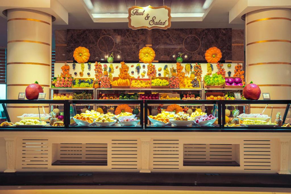 Augļu un salātu bufete Crystal Prestige Elite.