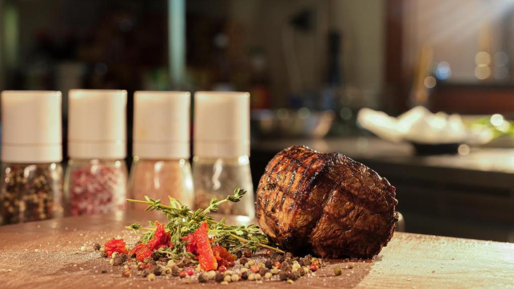 Grilēta steika porcija ar garšvielām Crystal Prestige Elite.