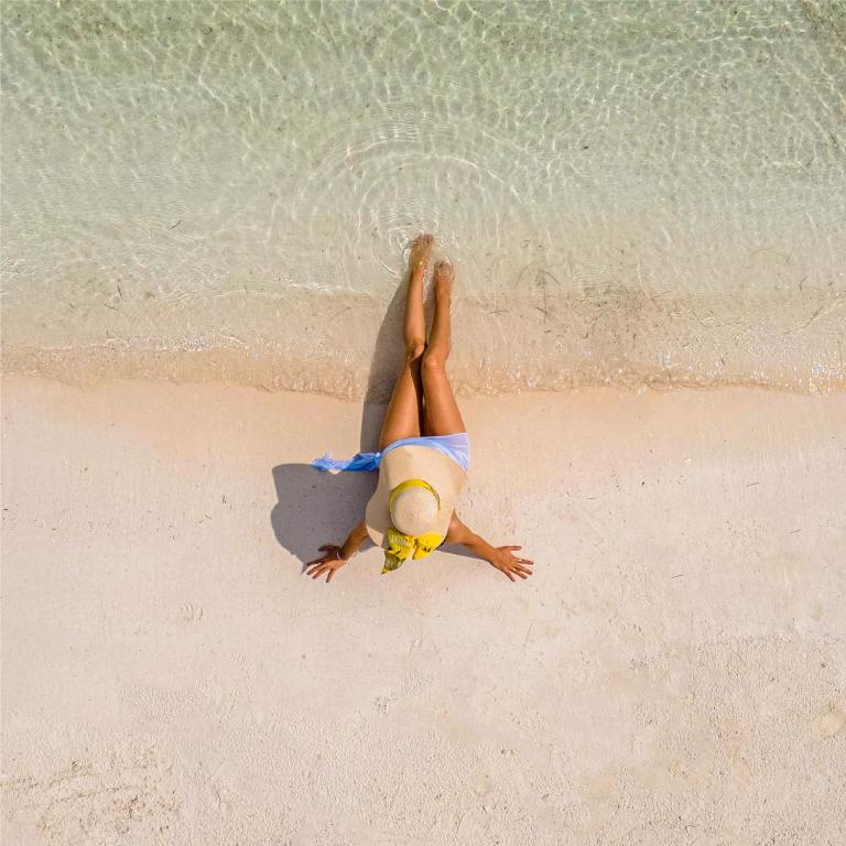 Relaksējoša brīvdiena pie Cancún Bay Resort pludmales.