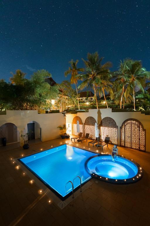 TUI Blue Bahari Zanzibar nakts baseins ar zvaigžņotām debesīm