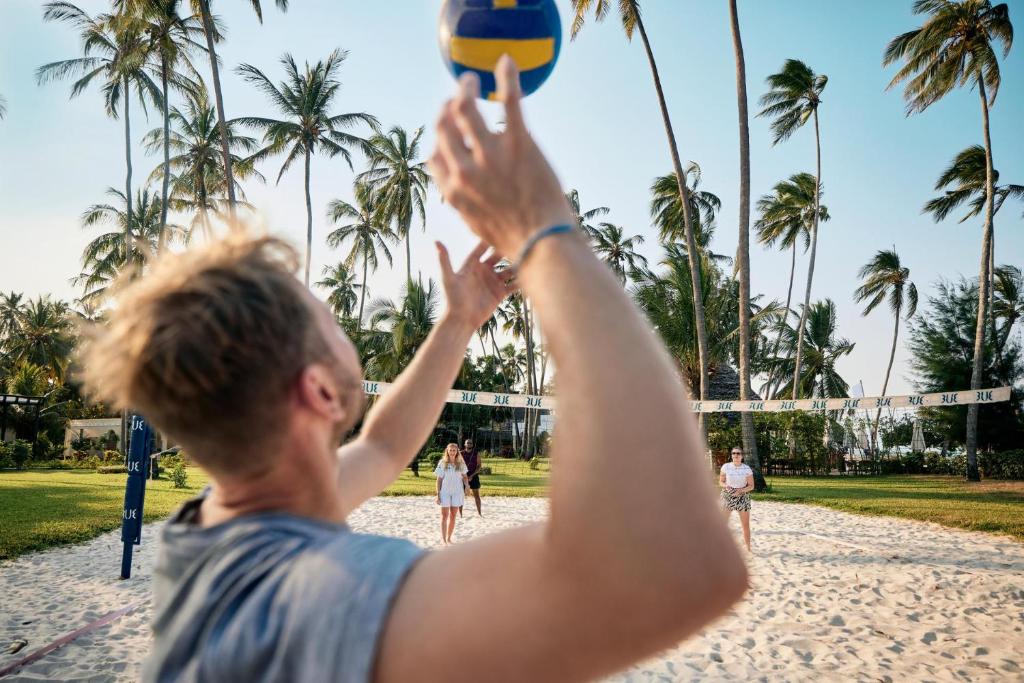 Volejbola spēle TUI Blue Bahari Zanzibar viesnīcā.