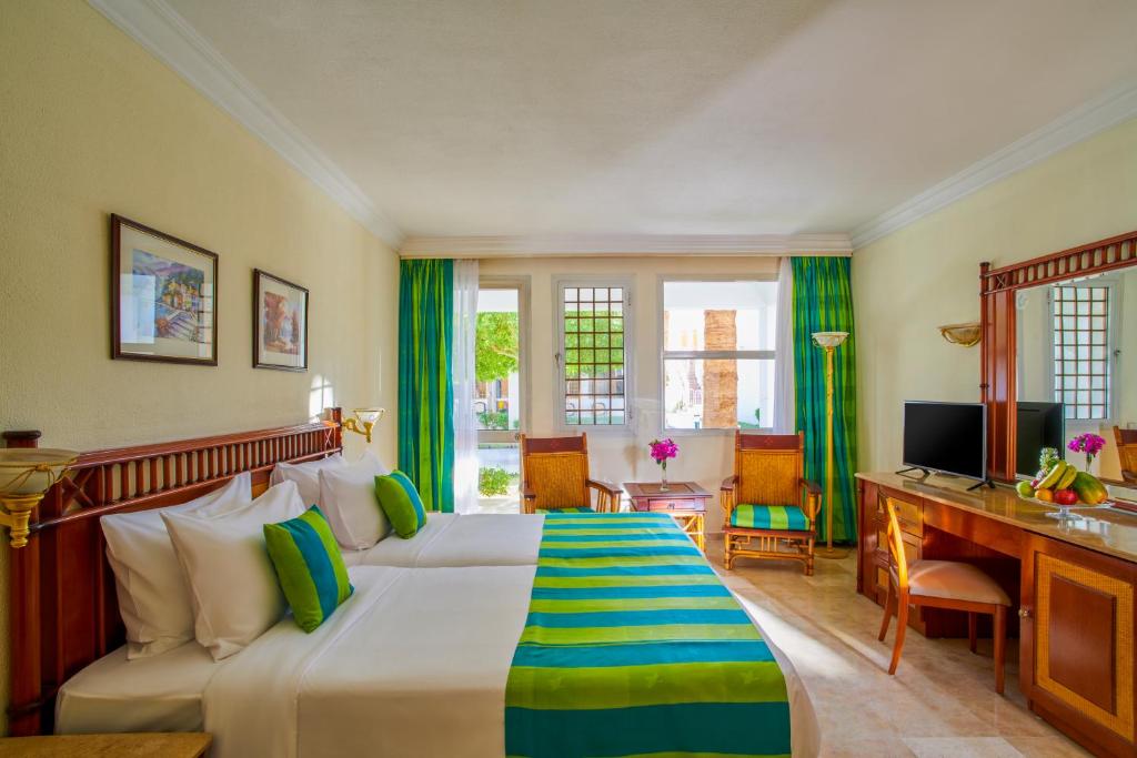 Moderns numurs viesnīcā Maritim Jolie Ville Resort & Casino ar divām gultām.