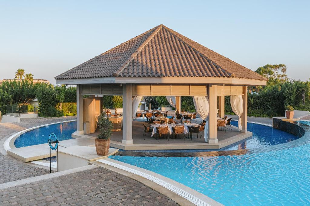 Āra restorāns pie baseina Mare Ayia Napa viesnīcā