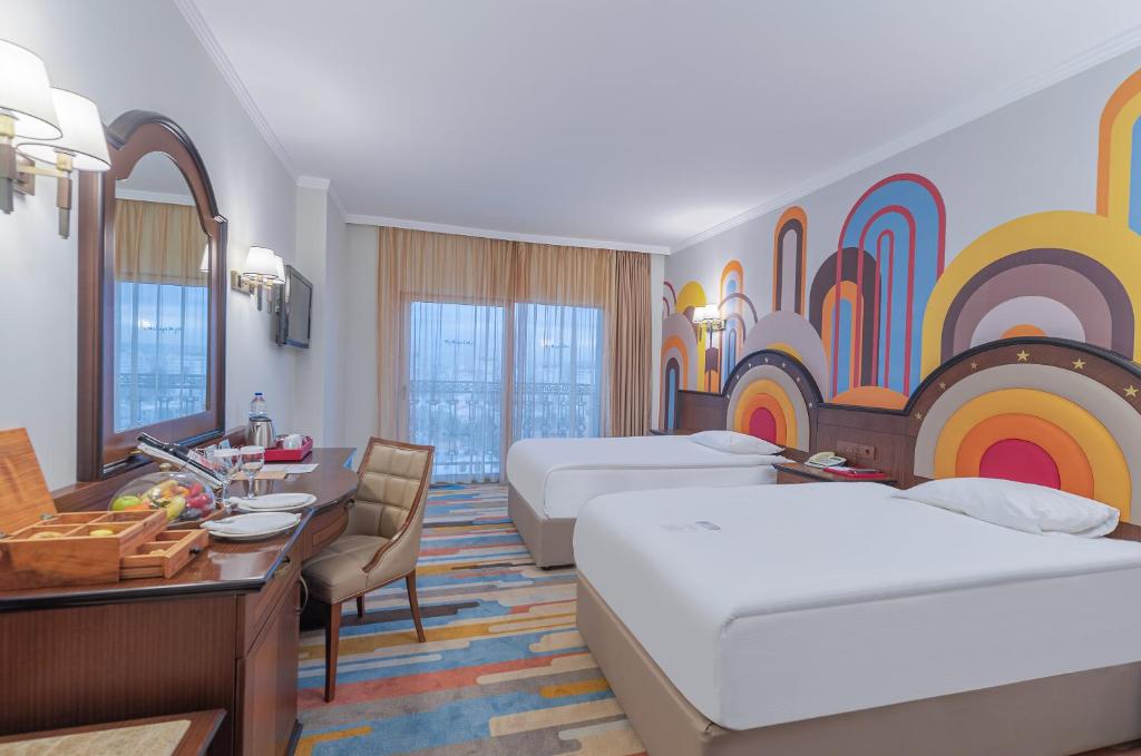 Moderns numurs ar divām gultām Megasaray Westbeach Antalya.