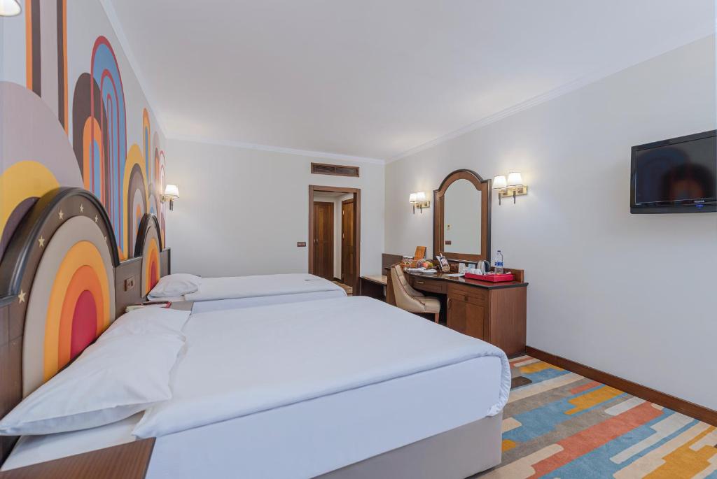 Moderns numurs ar divām gultām Megasaray Westbeach Antalya