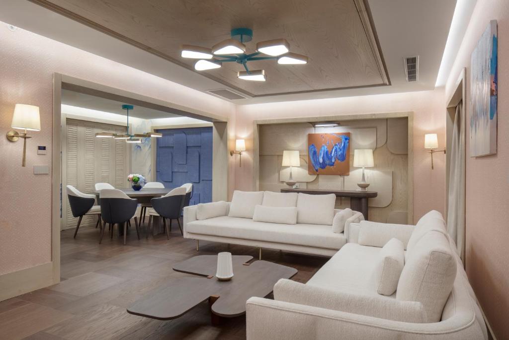 Mūsdienīgs viesnīcas numurs ar stilīgu iekārtojumu, Ela Excellence Resort Belek