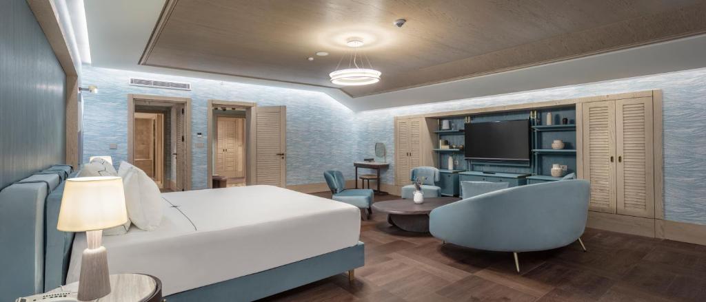 Mūsdienīgs numurs ar modernu dizainu viesnīcā Ela Excellence Resort Belek.