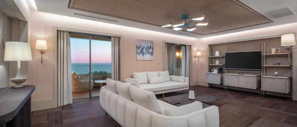 Mūsdienīgs viesnīcas numurs ar skatu uz jūru, Ela Excellence Resort Belek