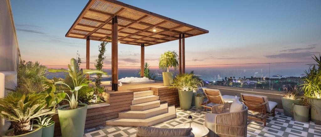 Elegants atpūtas stūrītis pie Ela Excellence Resort Belek ar skatu uz saulrietu