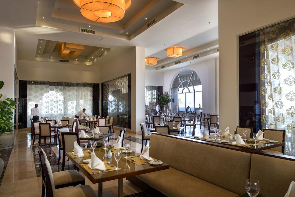 Elegant dining area at Sunrise Grand Select Montemare Resort with stunning decor.