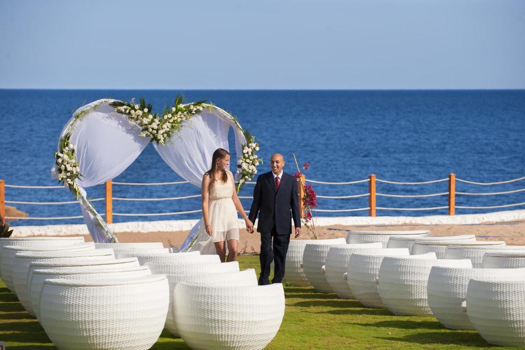 Kāzu ceremonija piekrastē Sunrise Grand Select Montemare Resort