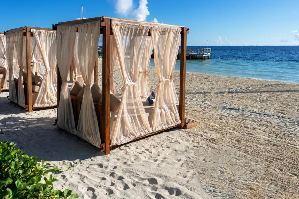 Atpūtas kabīnes piekrastē Cancun Bay Resort