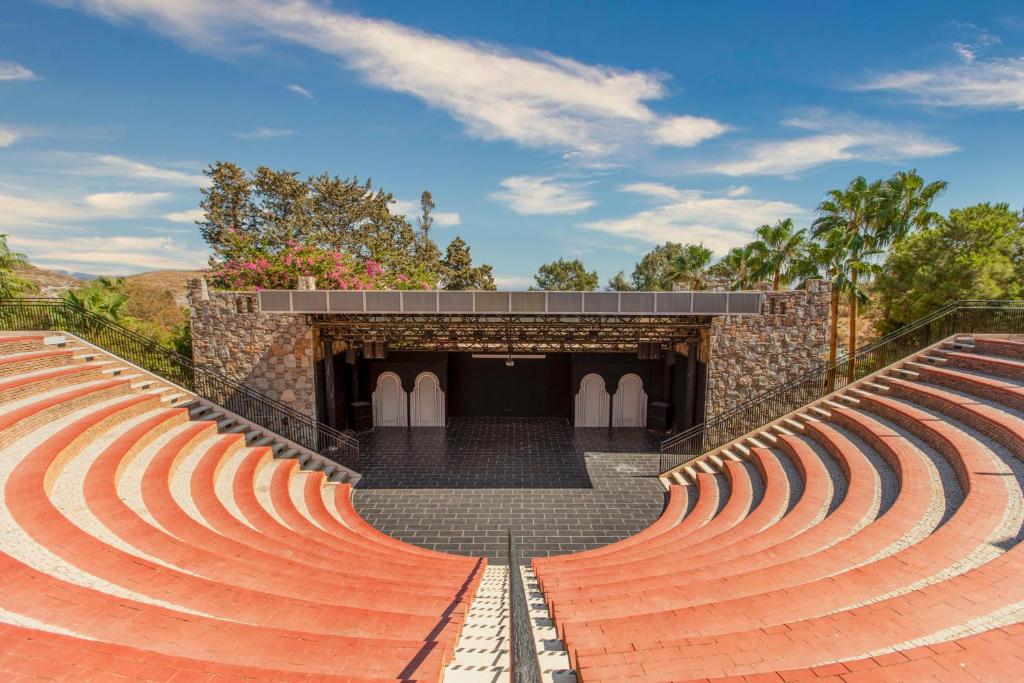 Ainavu teātris pie Kairaba Bodrum Imperial ar skatu uz skatuvi