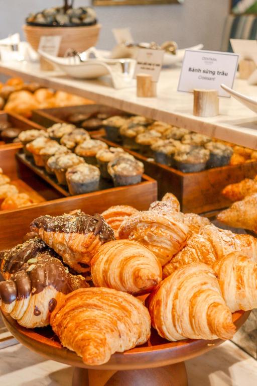 Brokastis Centara Mirage Resort Mui Ne ar svaigiem kruasāniem