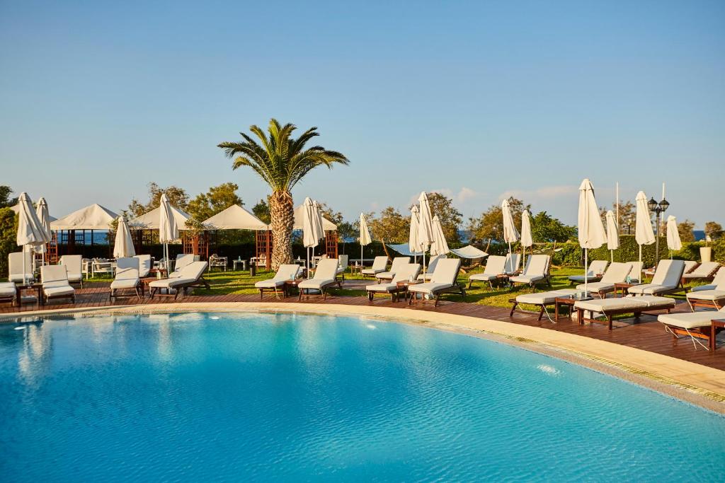 Baseins un atpūtas zona pie viesnīcas Grande Albergo Delle Rose