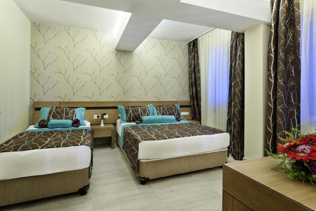 Divvietīgs numurs Saphir Hotel & Villas ar modernu interjeru un komfortablām gultām.