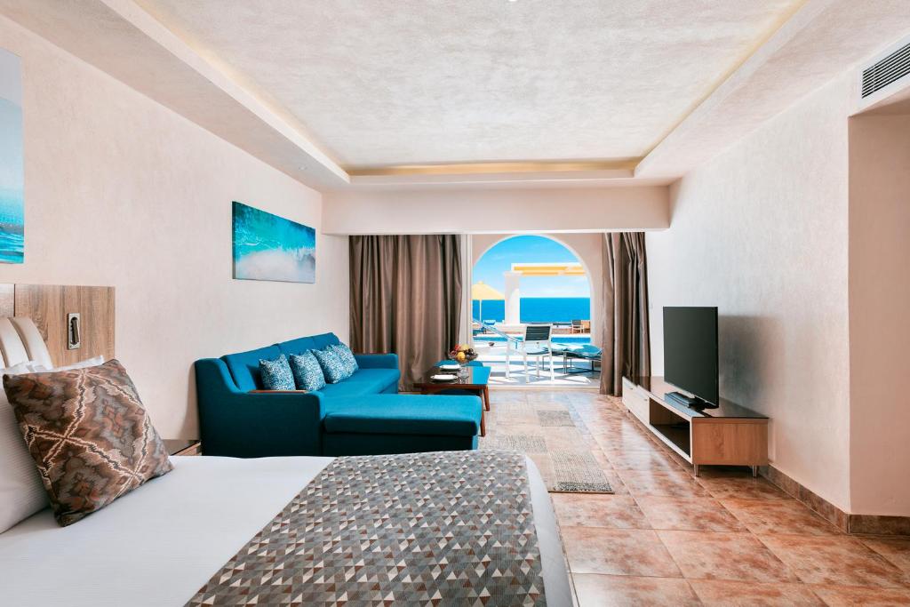 Mūsdienīgs numurs ar skatu uz jūru viesnīcā Pickalbatros Citadel Resort.