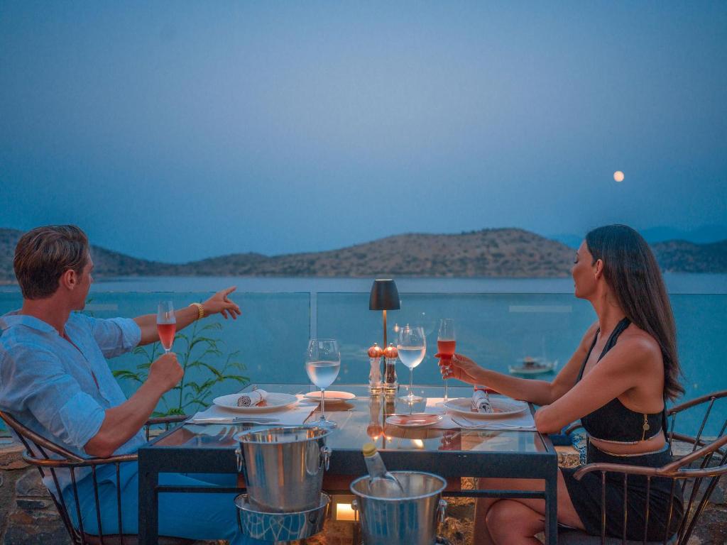 Romantisks vakariņas pie jūras Royal Marmin Bay Boutique & Art Hotel
