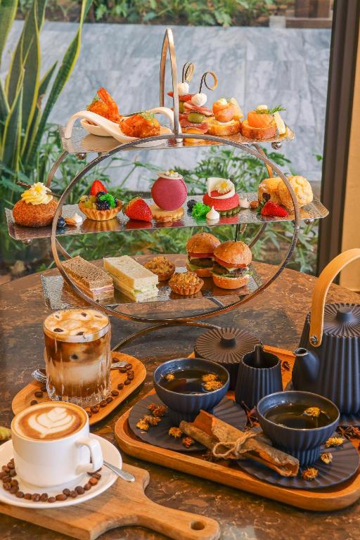 Augstas kvalitātes pēcpusdienas tēja Centara Mirage Resort Mui Ne.