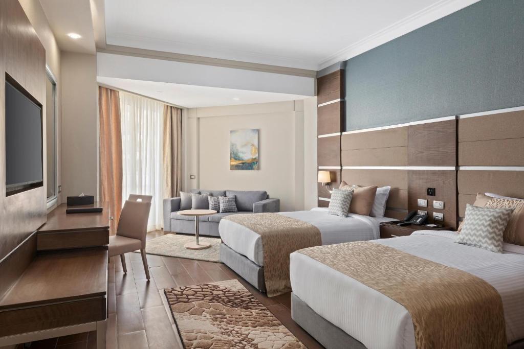 Mūsdienīgs numurs ar divām gultām un viesistabu Xanadu Makadi Bay