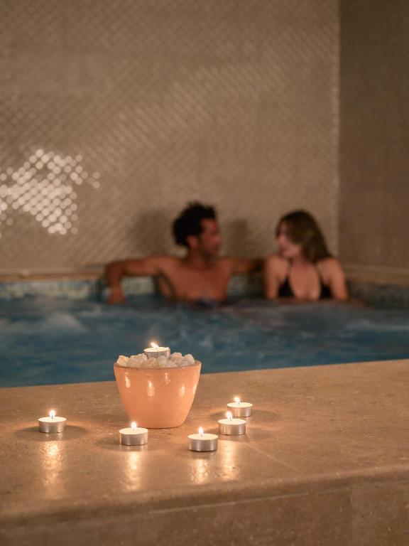 Romantiska atmosfēra spa baseinā Xanadu Makadi Bay.