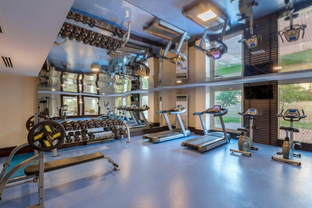 Mūsdienīgs trenažieru zāles interjers Dobedan Exclusive Hotel & Spa.