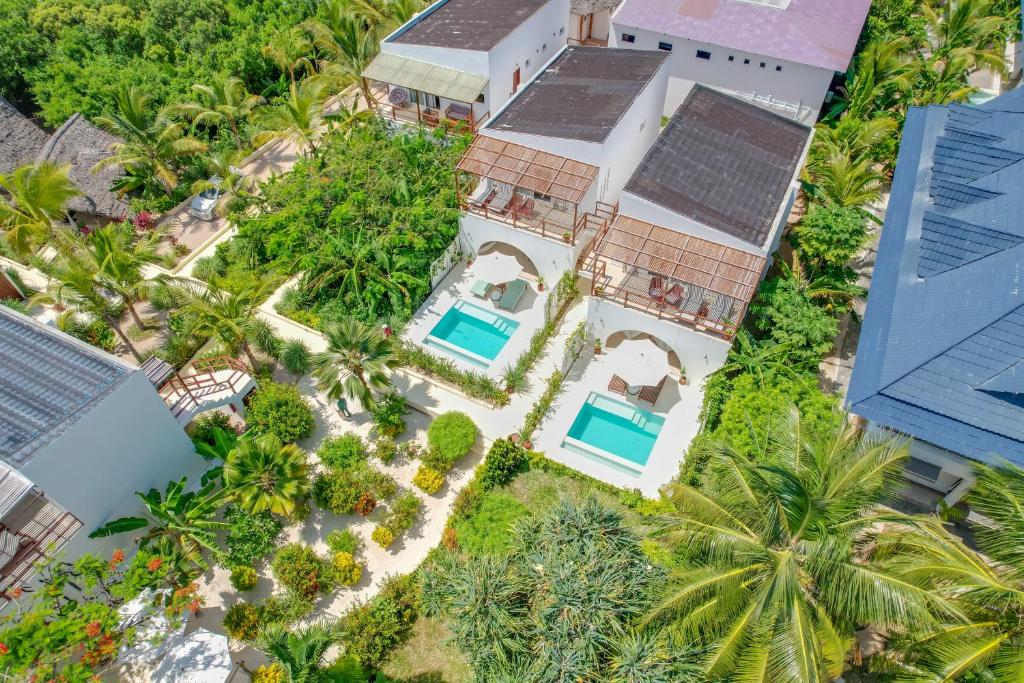 Alma Boutique Hotel dārza skats ar privātu baseinu