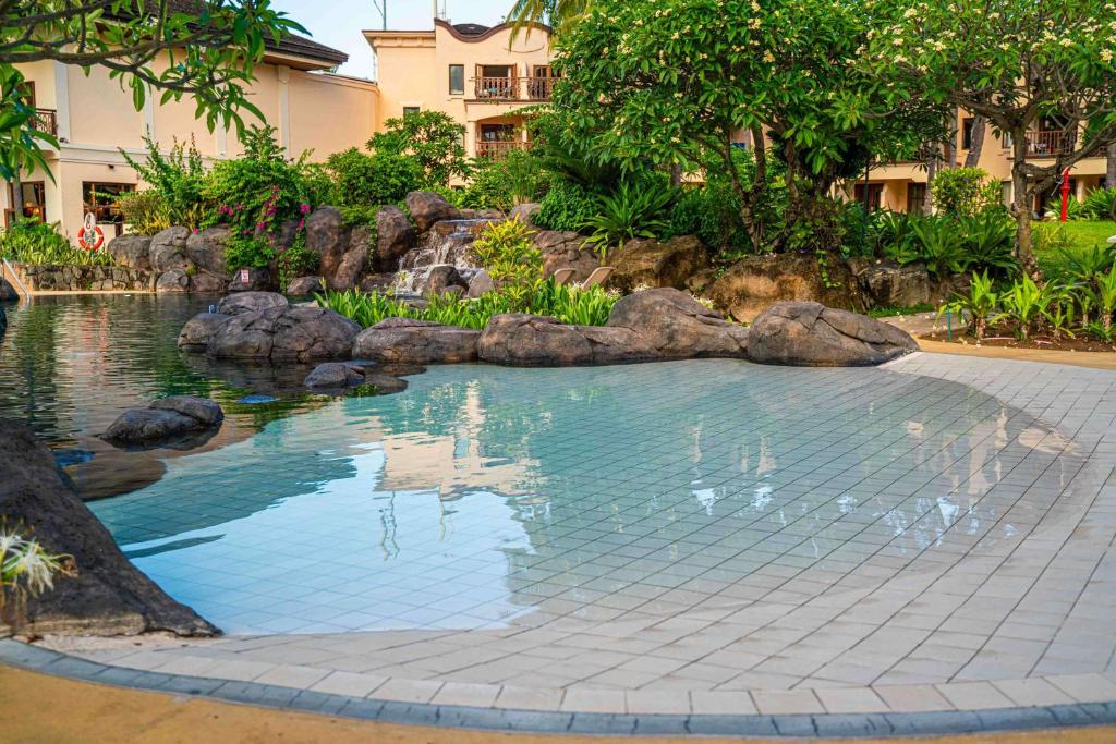 Tropu baseins Hilton Mauritius Resort & Spa teritorijā.