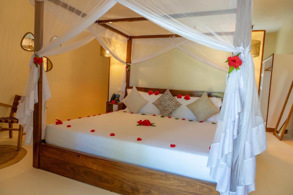 Alma Boutique Hotel romantisks numurs ar baldahīnu