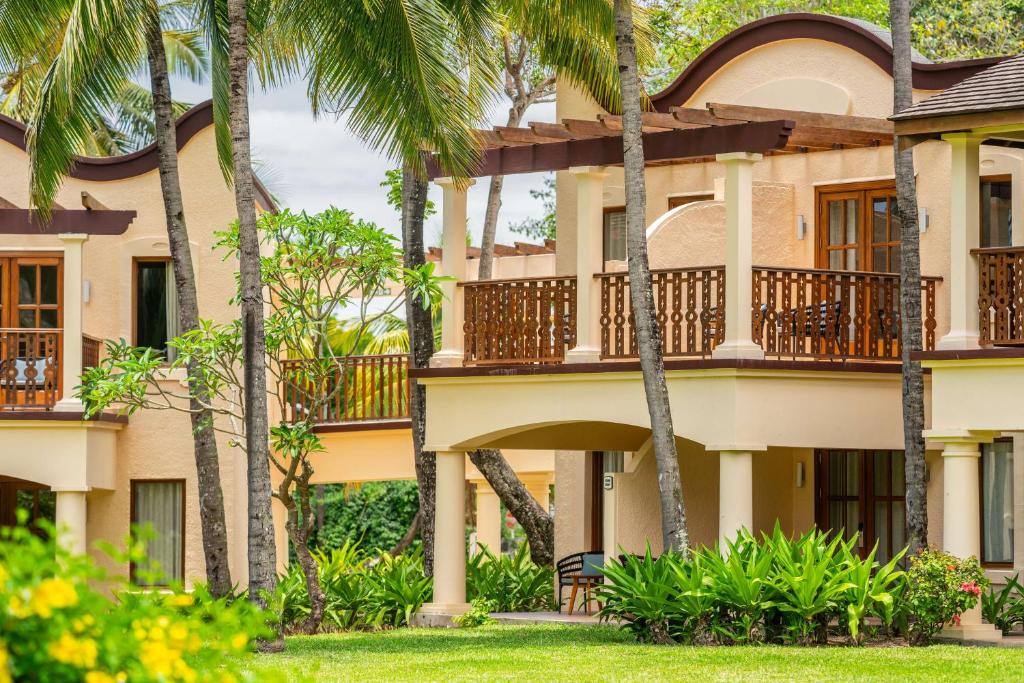 Hilton Mauritius Resort & Spa ēka ar tropu dārzu