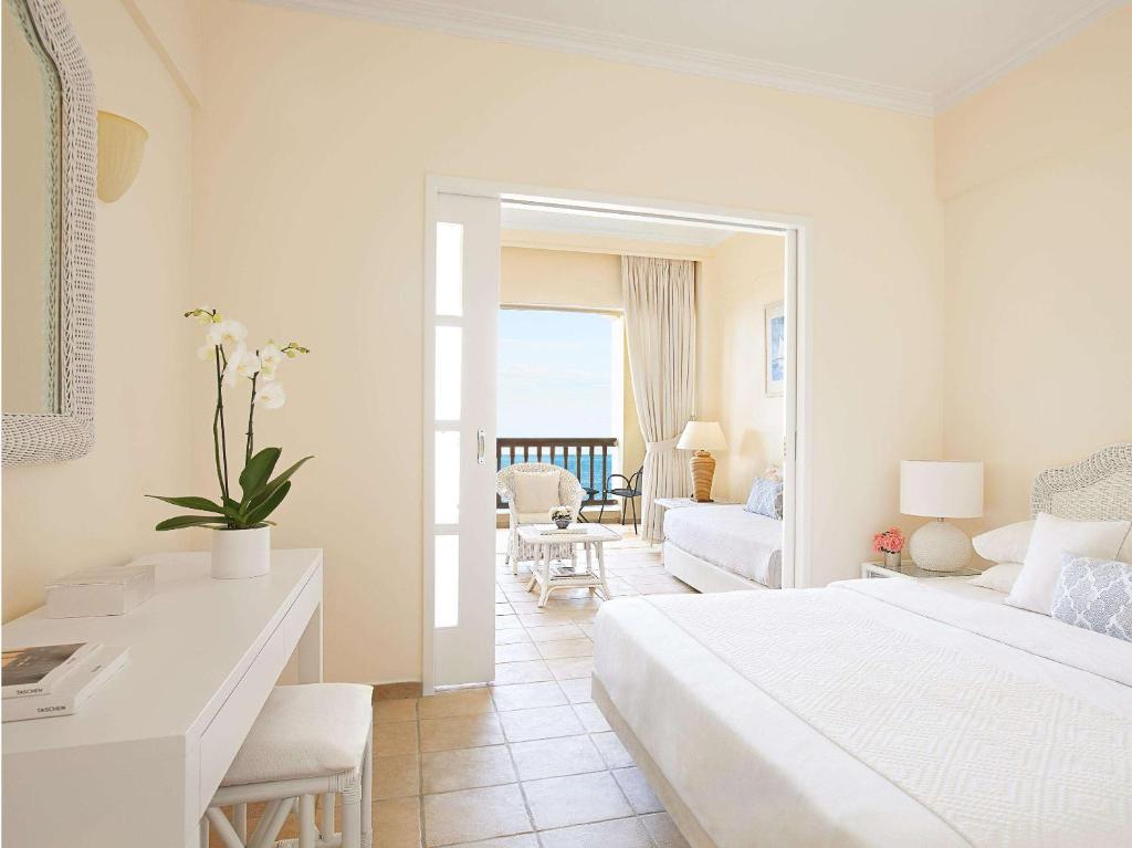 Grecotel Marine Palace & Aqua Park numurs ar skatu uz piekrasti