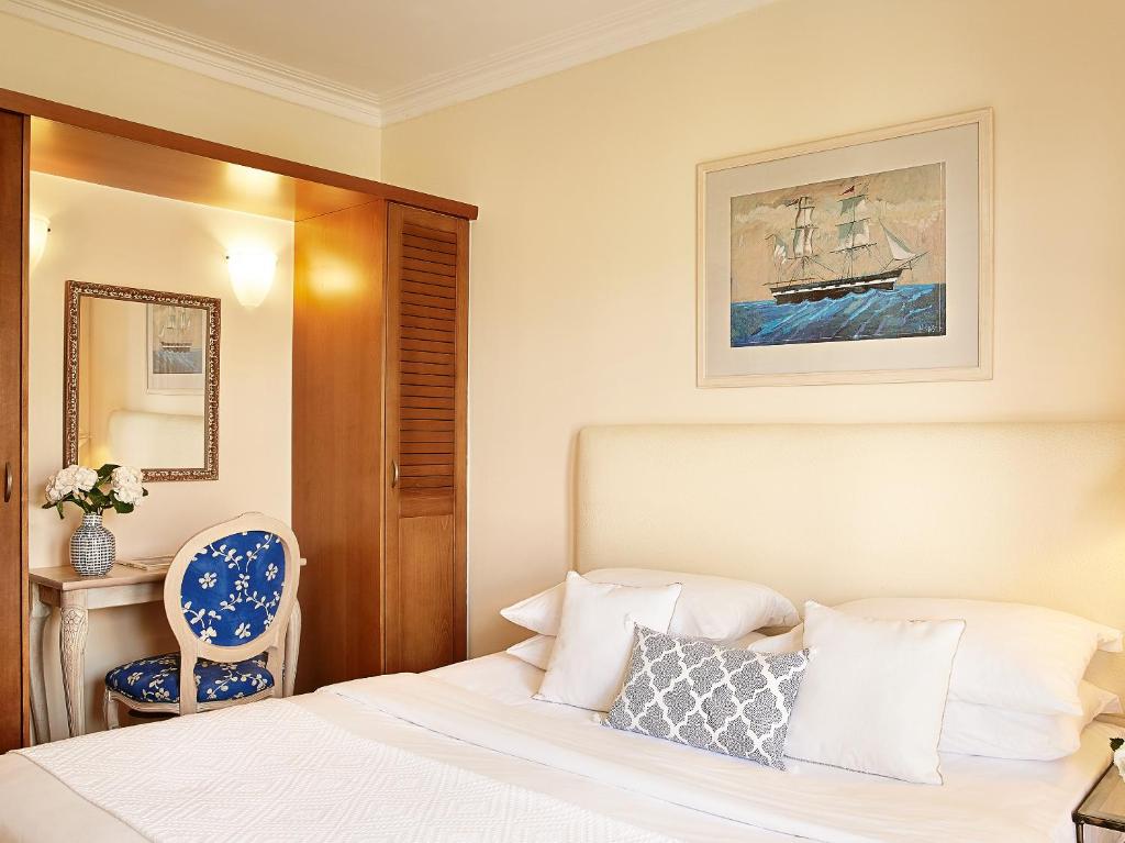 Mierīgas un elegantas interjera detaļas numurā Grecotel Marine Palace & Aqua Park.