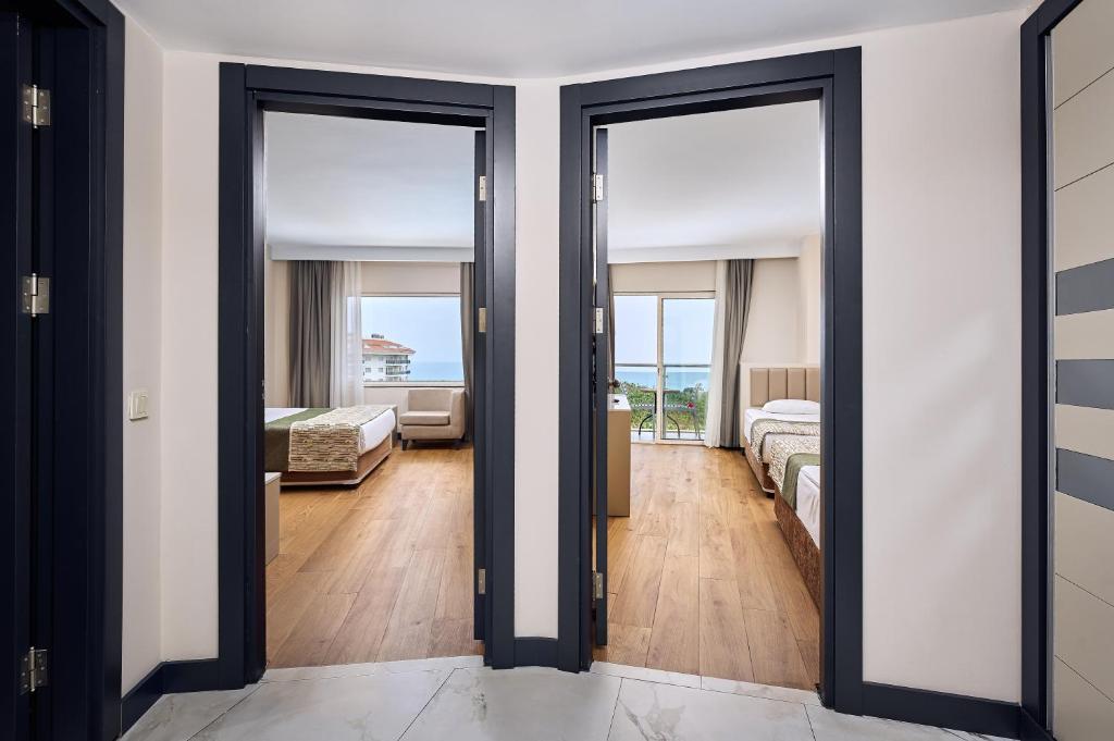 Seaden Sea World Resort & Spa numuru skats ar piekļuvi piekrastes ainavām
