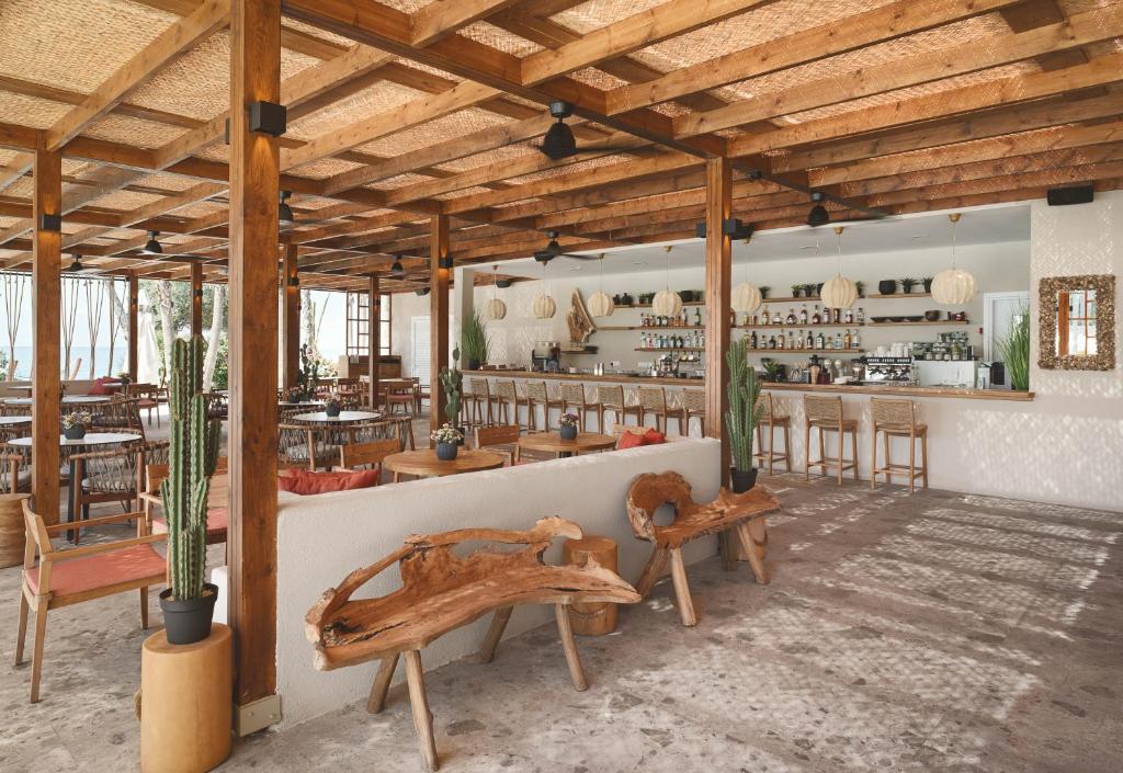 Pludmales restorāns The GrandResort Limassol Cyprus