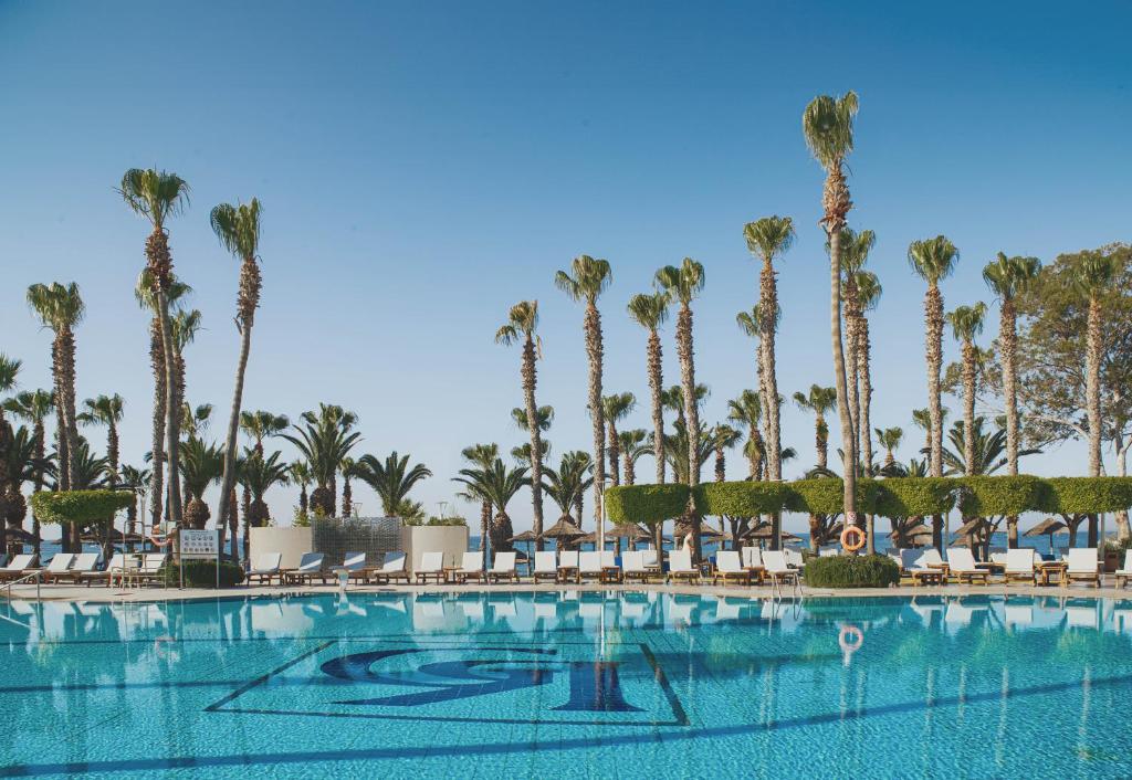 The GrandResort Limassol Cyprus baseins un palmas